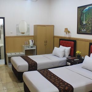 Anggraeni Hotel Ketanggunan